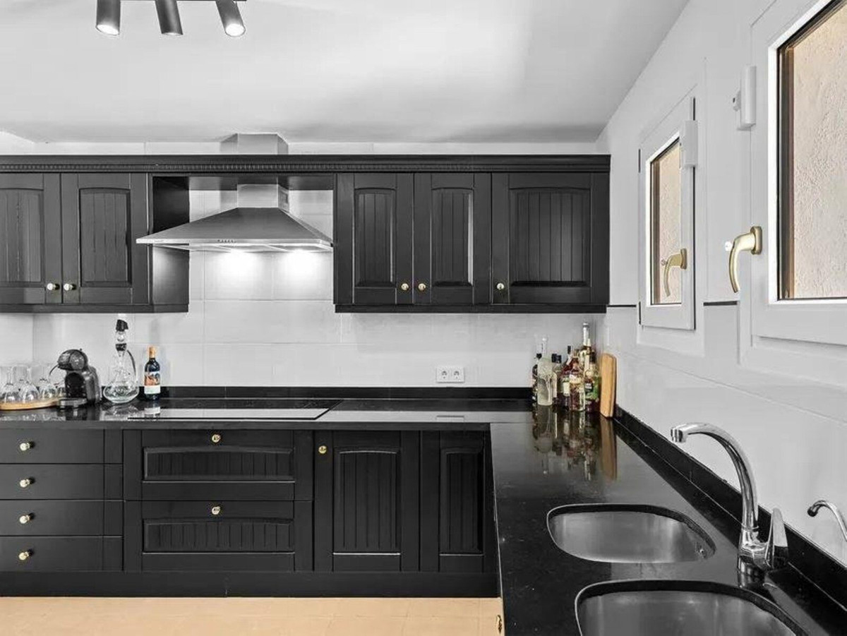Se vende Villa - Chalet de 4 dormitorios en Costa Del Sol, Málaga, España