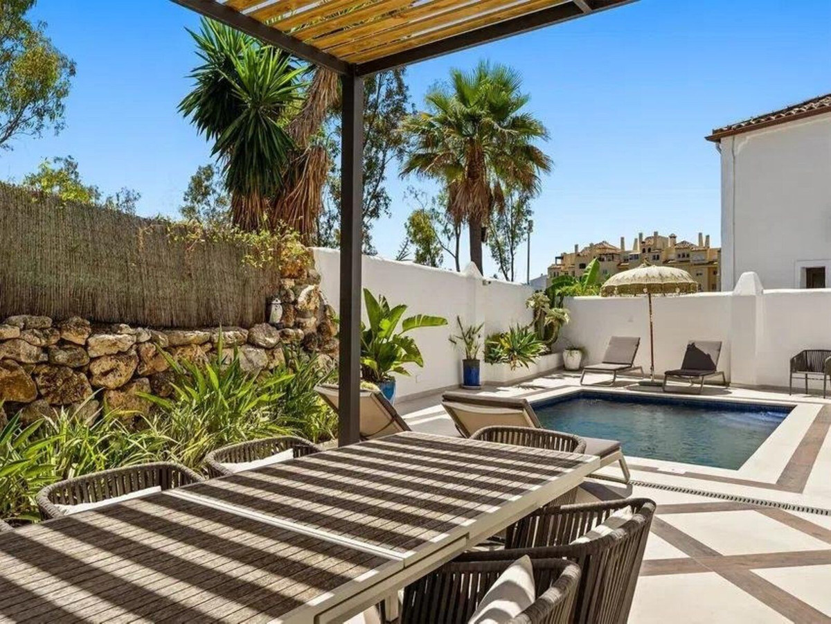 Se vende Villa - Chalet de 4 dormitorios en Costa Del Sol, Málaga, España