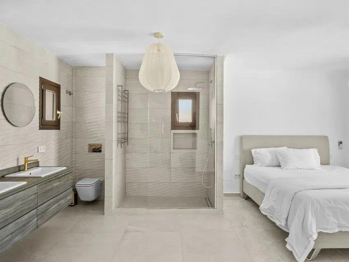 Se vende Villa - Chalet de 4 dormitorios en Costa Del Sol, Málaga, España