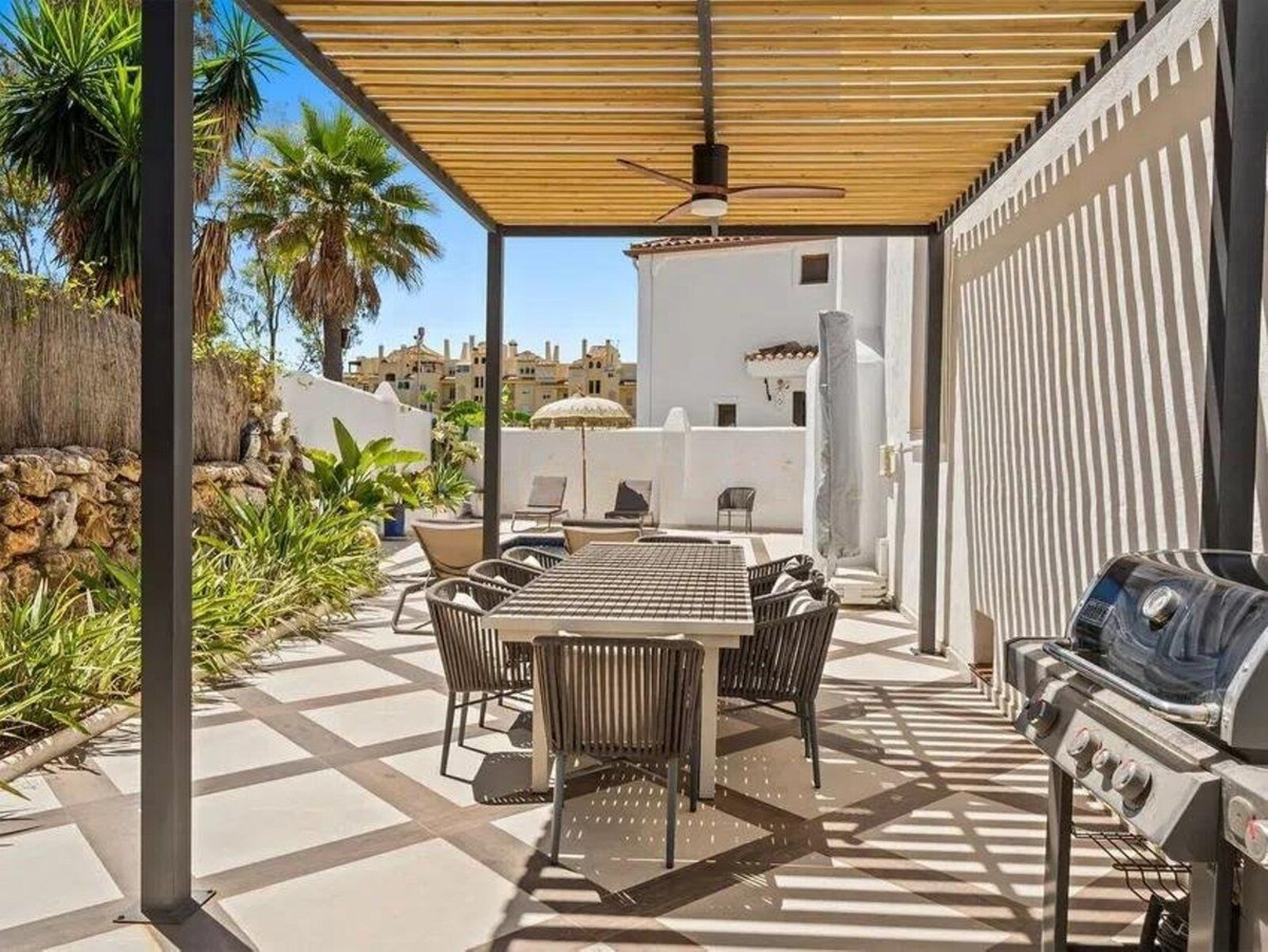 Se vende Villa - Chalet de 4 dormitorios en Costa Del Sol, Málaga, España