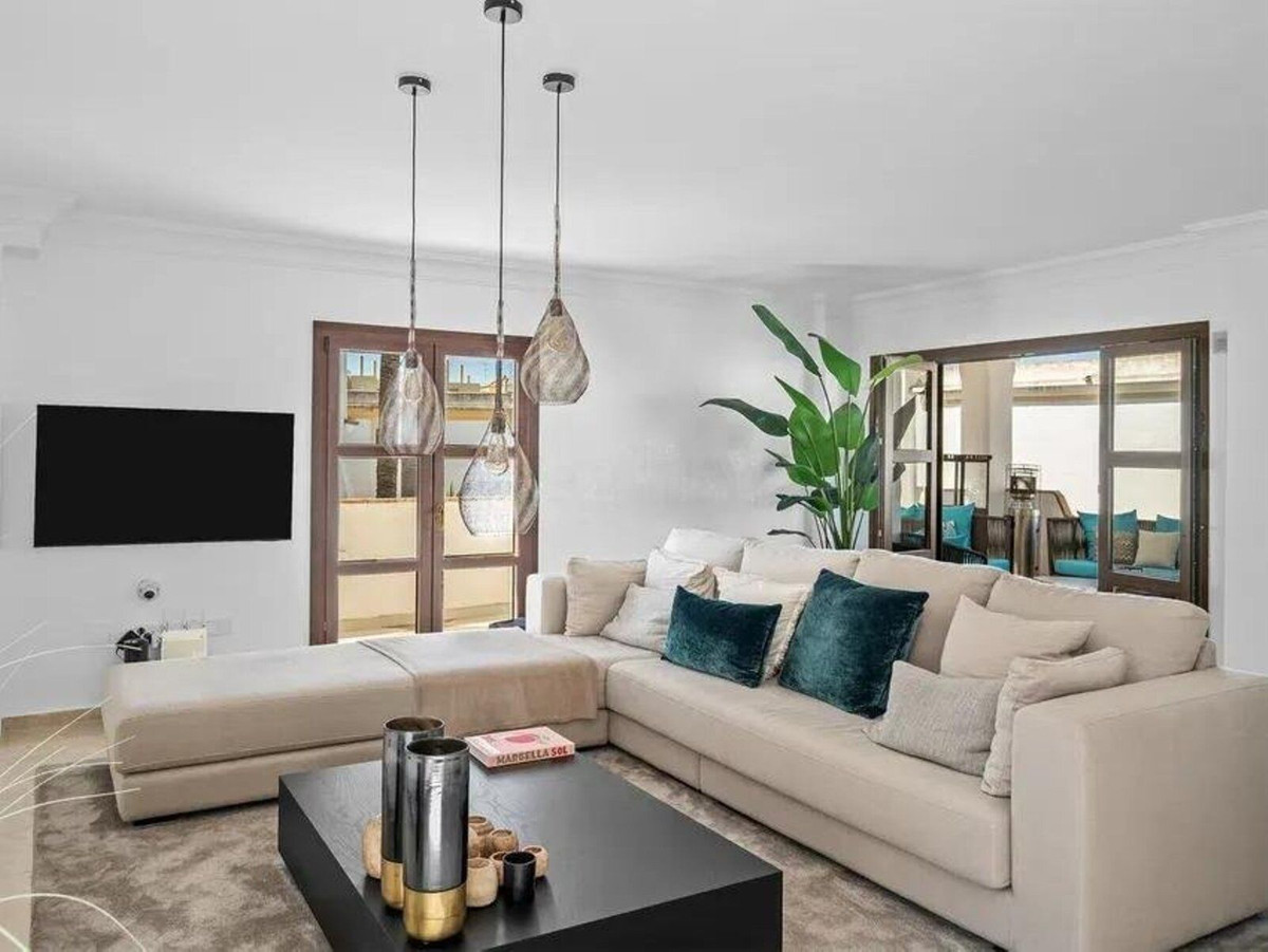 Se vende Villa - Chalet de 4 dormitorios en Costa Del Sol, Málaga, España