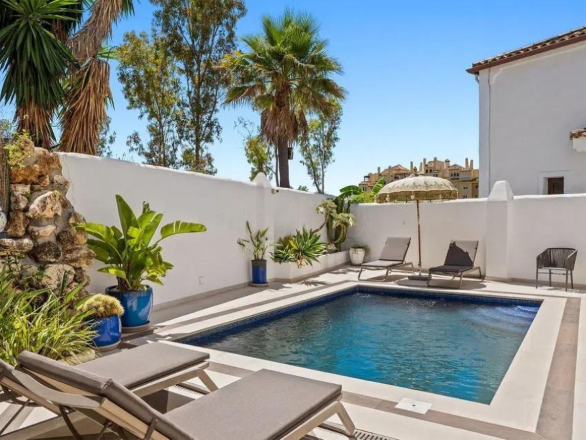 4 Bed Townhouse for sale in Selwo Costa Del Sol, Málaga, Spain
