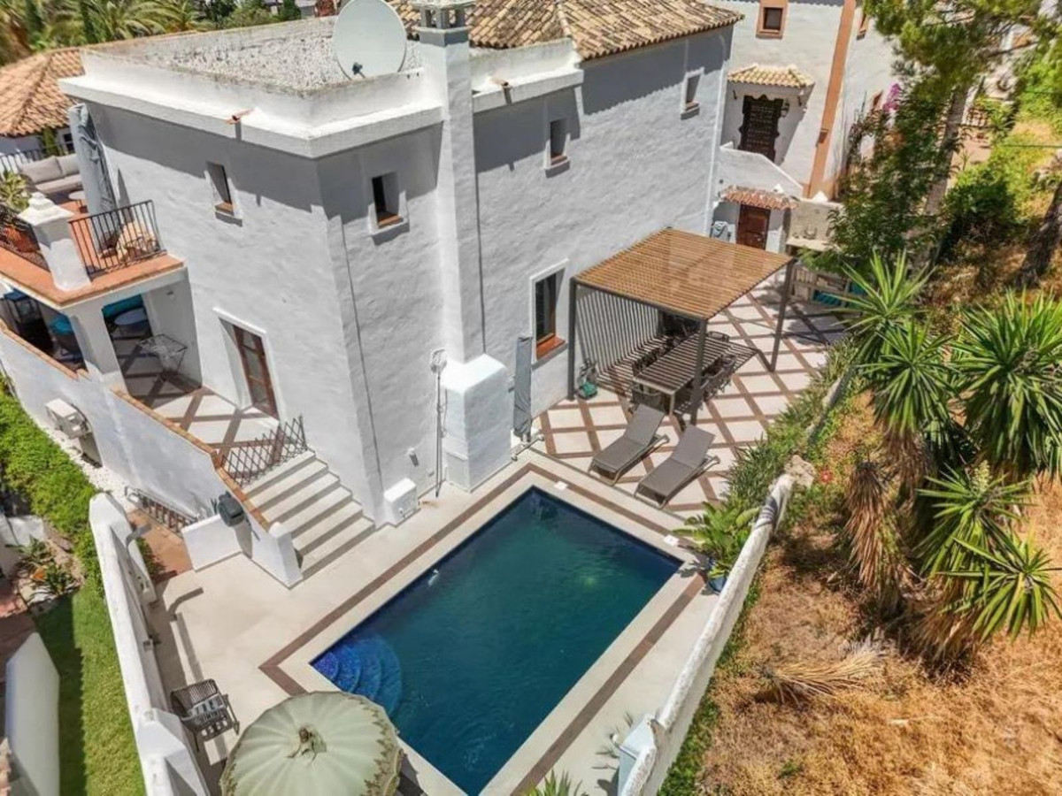 4 Bed Townhouse for sale in Selwo Costa Del Sol, Málaga, Spain