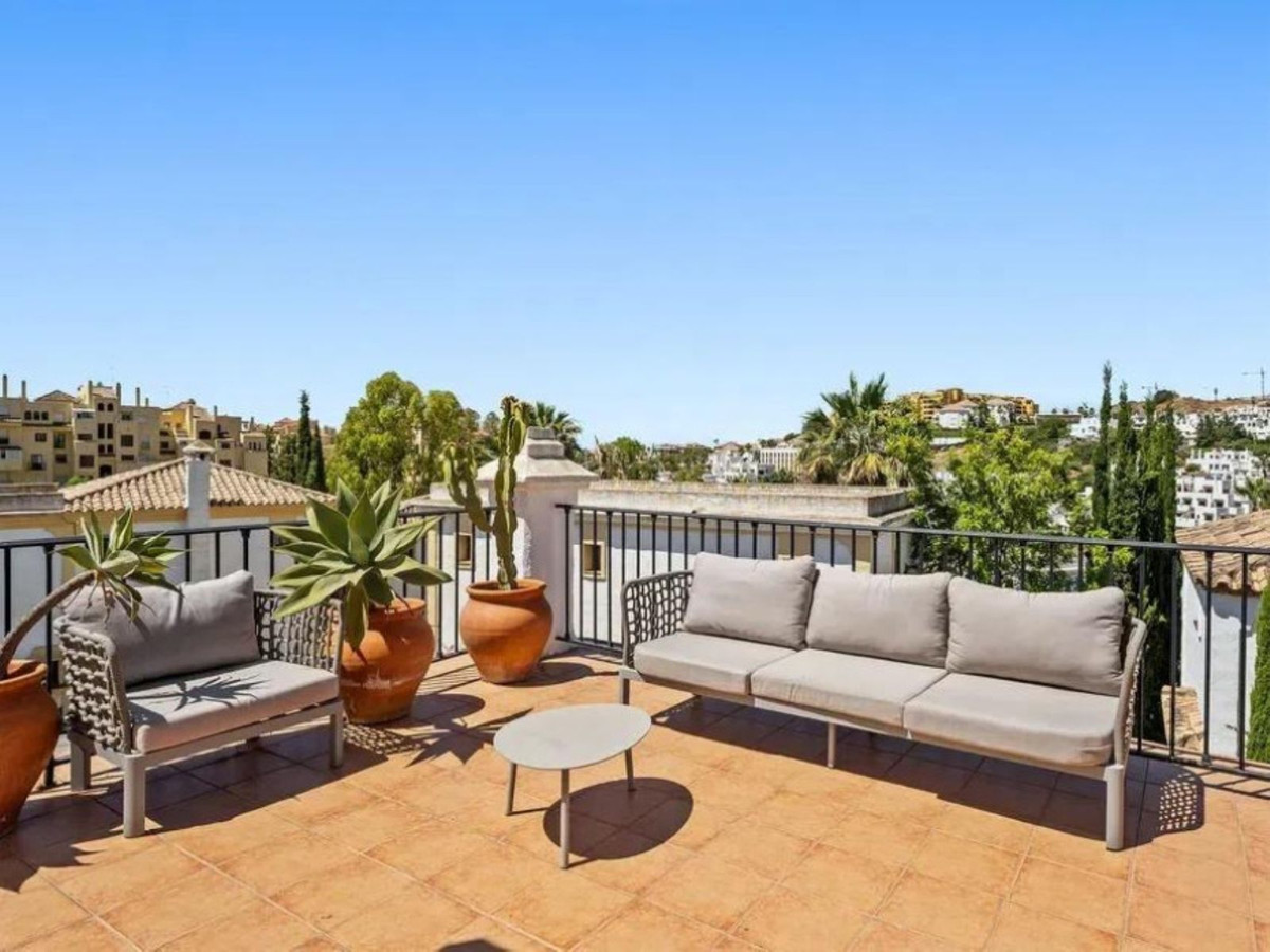 4 Bed Townhouse for sale in Selwo Costa Del Sol, Málaga, Spain