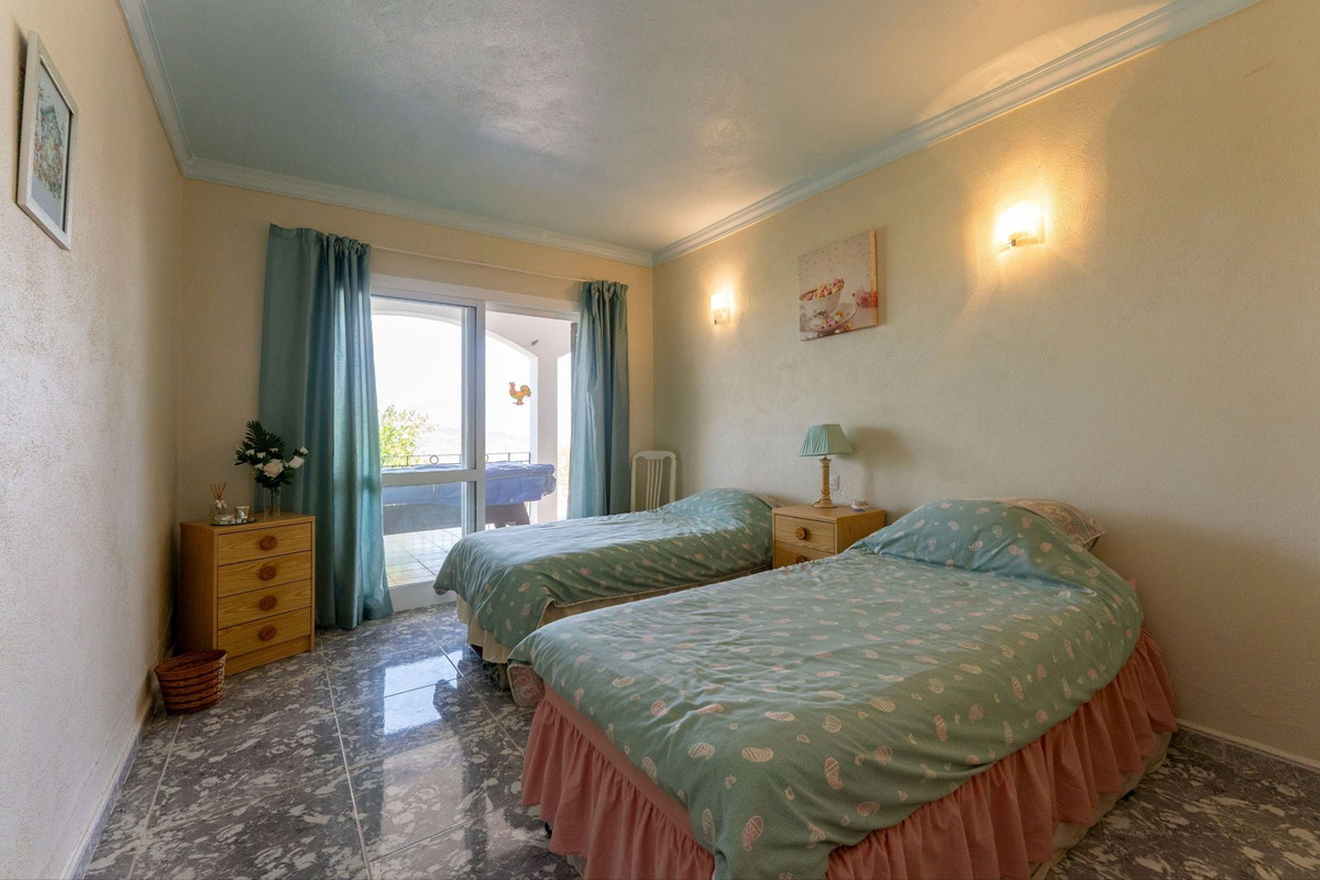 3 Bed Townhouse for sale in Guaro Costa Del Sol, Málaga, Spain