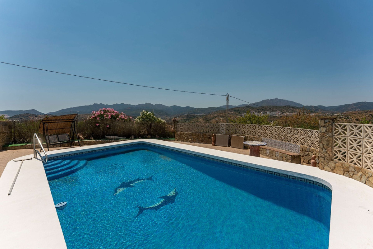 3 Bed Townhouse for sale in Guaro Costa Del Sol, Málaga, Spain