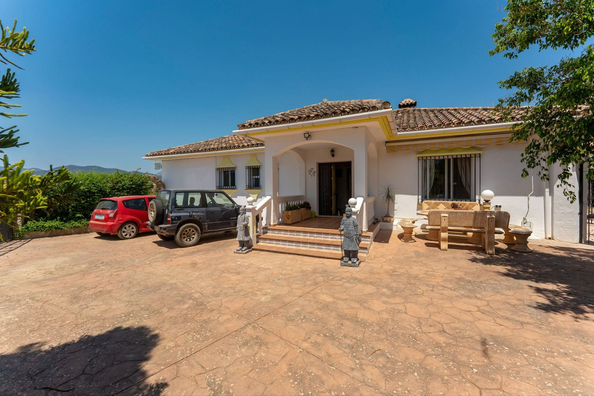 3 Bed Townhouse for sale in Guaro Costa Del Sol, Málaga, Spain