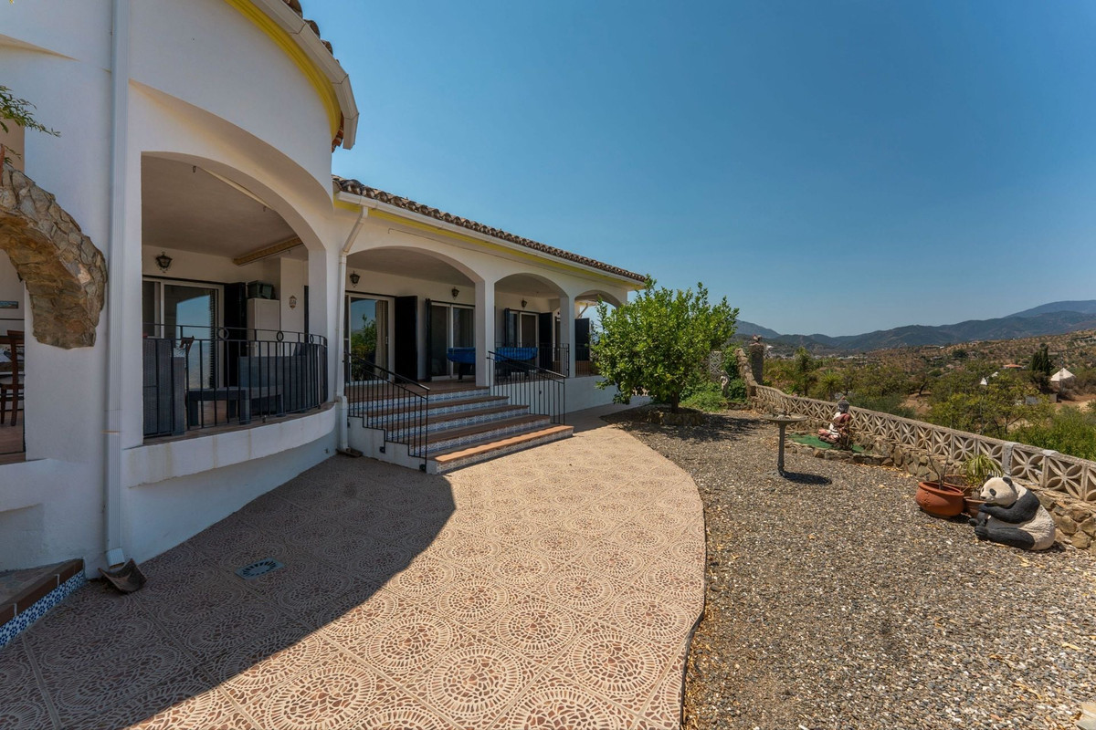 3 Bed Townhouse for sale in Guaro Costa Del Sol, Málaga, Spain