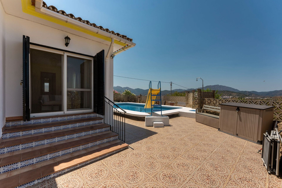 3 Bed Townhouse for sale in Guaro Costa Del Sol, Málaga, Spain