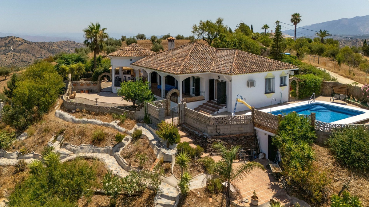 3 Bed Townhouse for sale in Guaro Costa Del Sol, Málaga, Spain