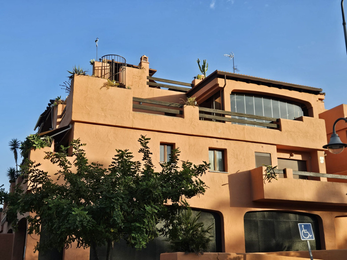 2 Bed Apartment for sale in Estepona Costa Del Sol, Málaga, Spain