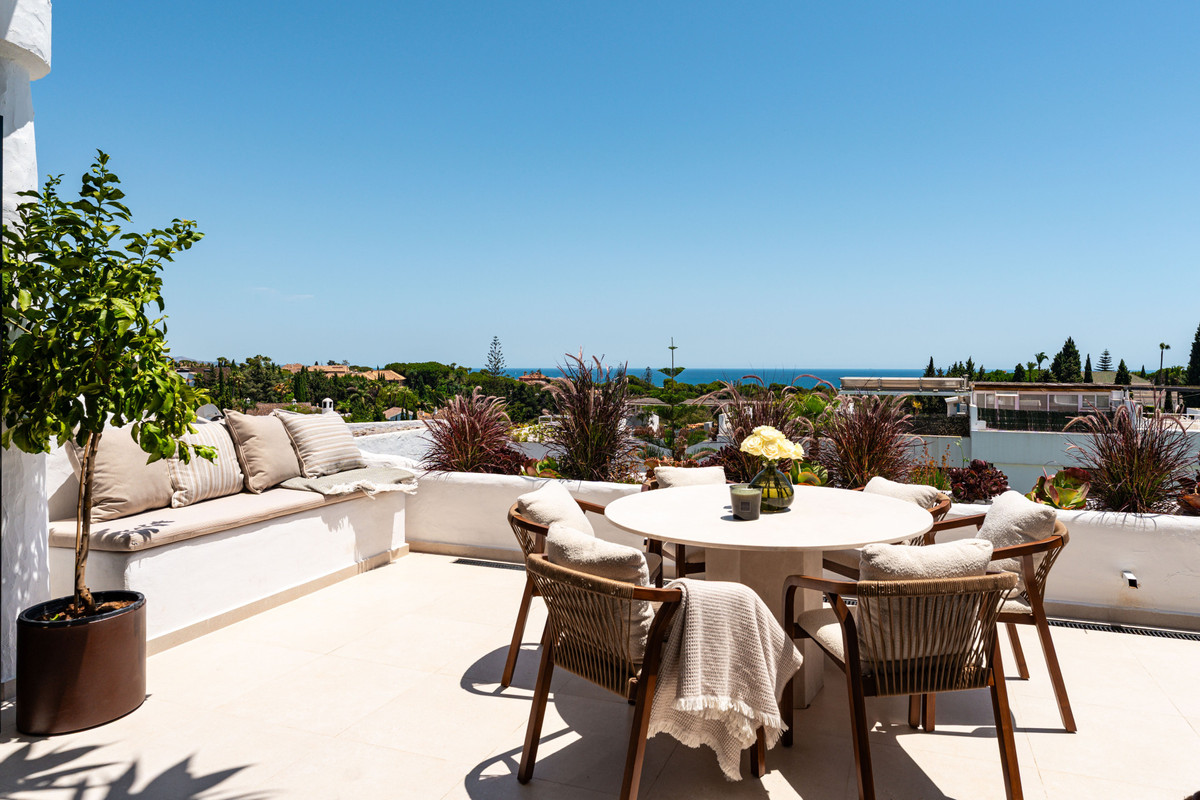 3 Bed Apartment for sale in The Golden Mile Costa Del Sol, Málaga, Spain