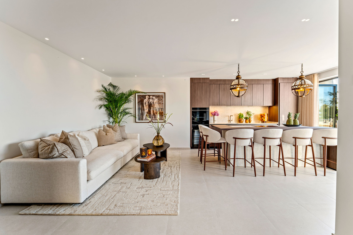 3 Bed Apartment for sale in The Golden Mile Costa Del Sol, Málaga, Spain