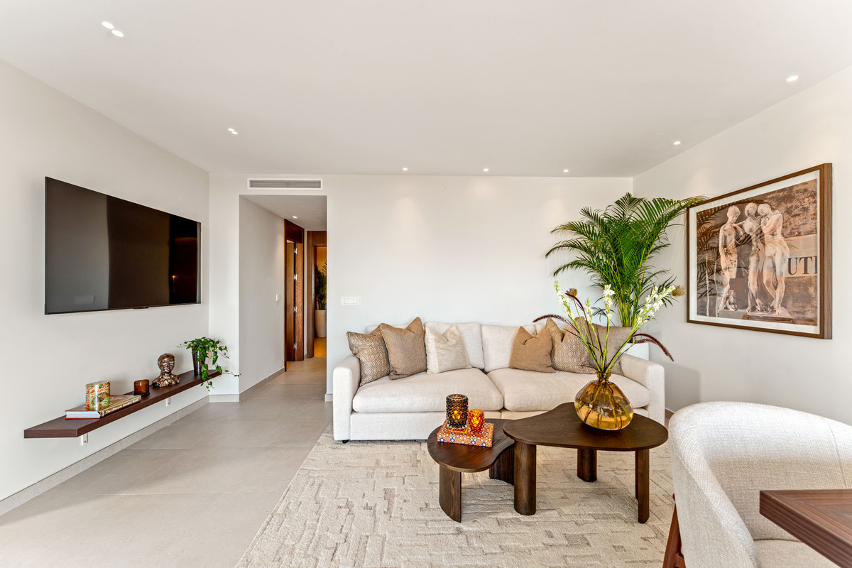 3 Bed Apartment for sale in The Golden Mile Costa Del Sol, Málaga, Spain