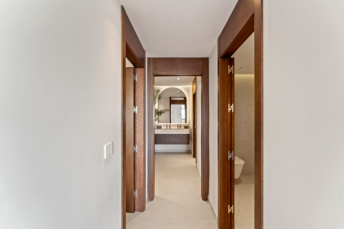 3 Bed Apartment for sale in The Golden Mile Costa Del Sol, Málaga, Spain