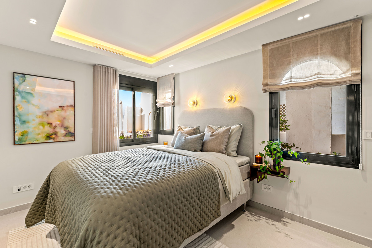 3 Bed Apartment for sale in The Golden Mile Costa Del Sol, Málaga, Spain