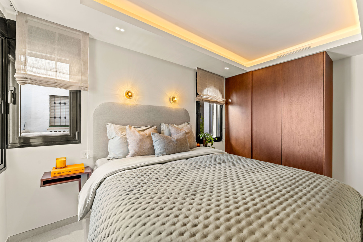 3 Bed Apartment for sale in The Golden Mile Costa Del Sol, Málaga, Spain