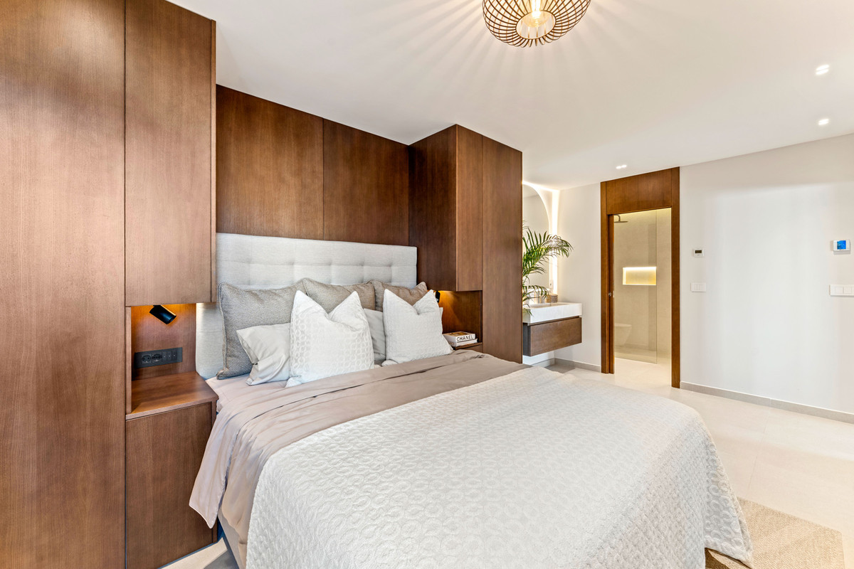 3 Bed Apartment for sale in The Golden Mile Costa Del Sol, Málaga, Spain