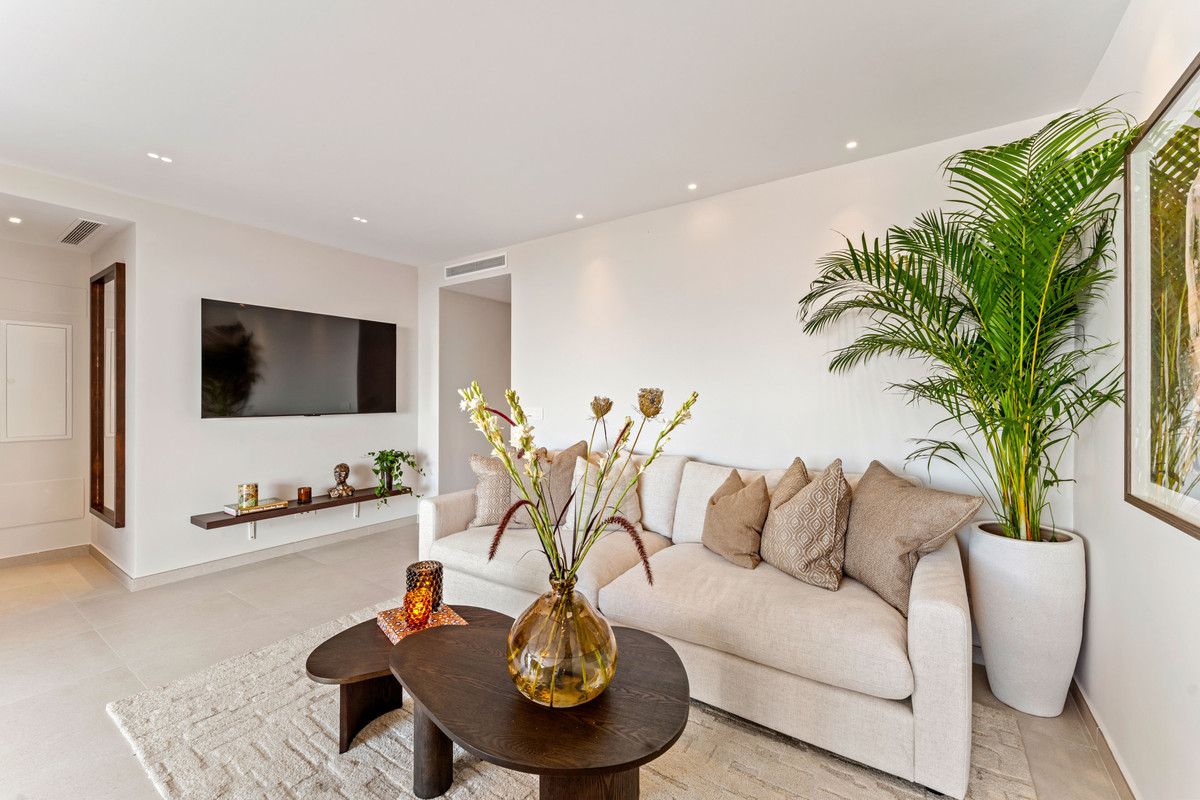 3 Bed Apartment for sale in The Golden Mile Costa Del Sol, Málaga, Spain