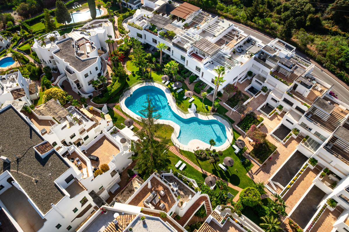 3 Bed Apartment for sale in The Golden Mile Costa Del Sol, Málaga, Spain