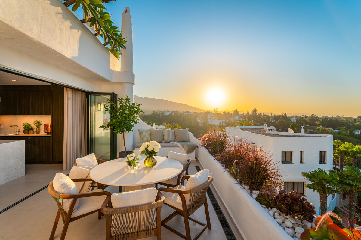 3 Bed Apartment for sale in The Golden Mile Costa Del Sol, Málaga, Spain