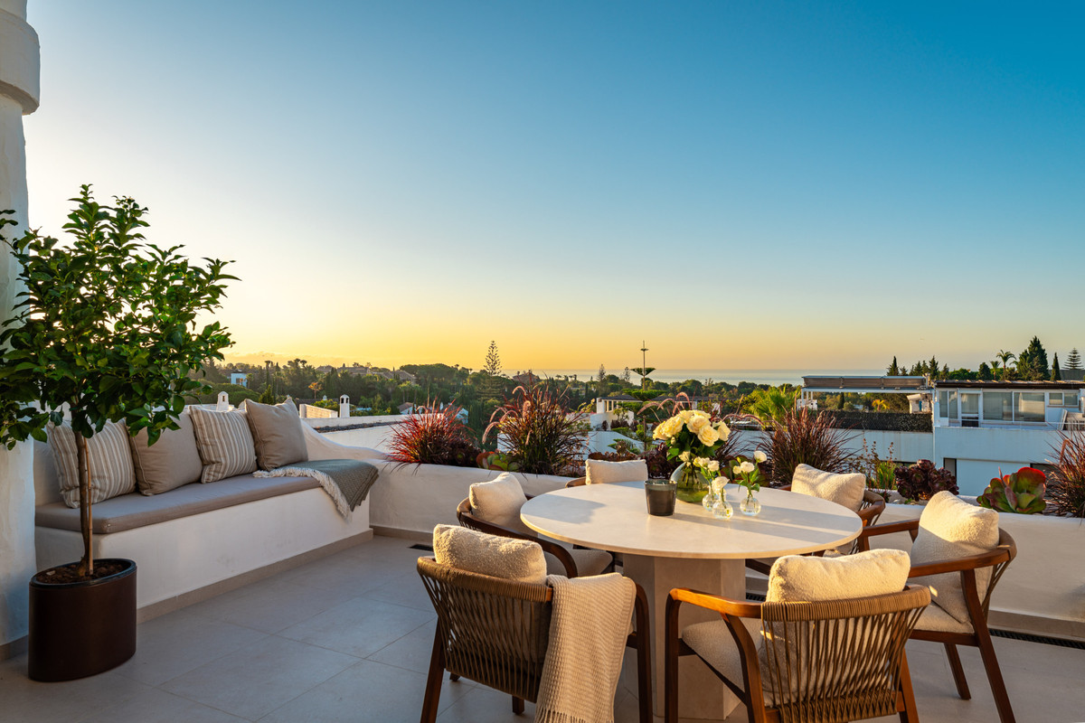 3 Bed Apartment for sale in The Golden Mile Costa Del Sol, Málaga, Spain