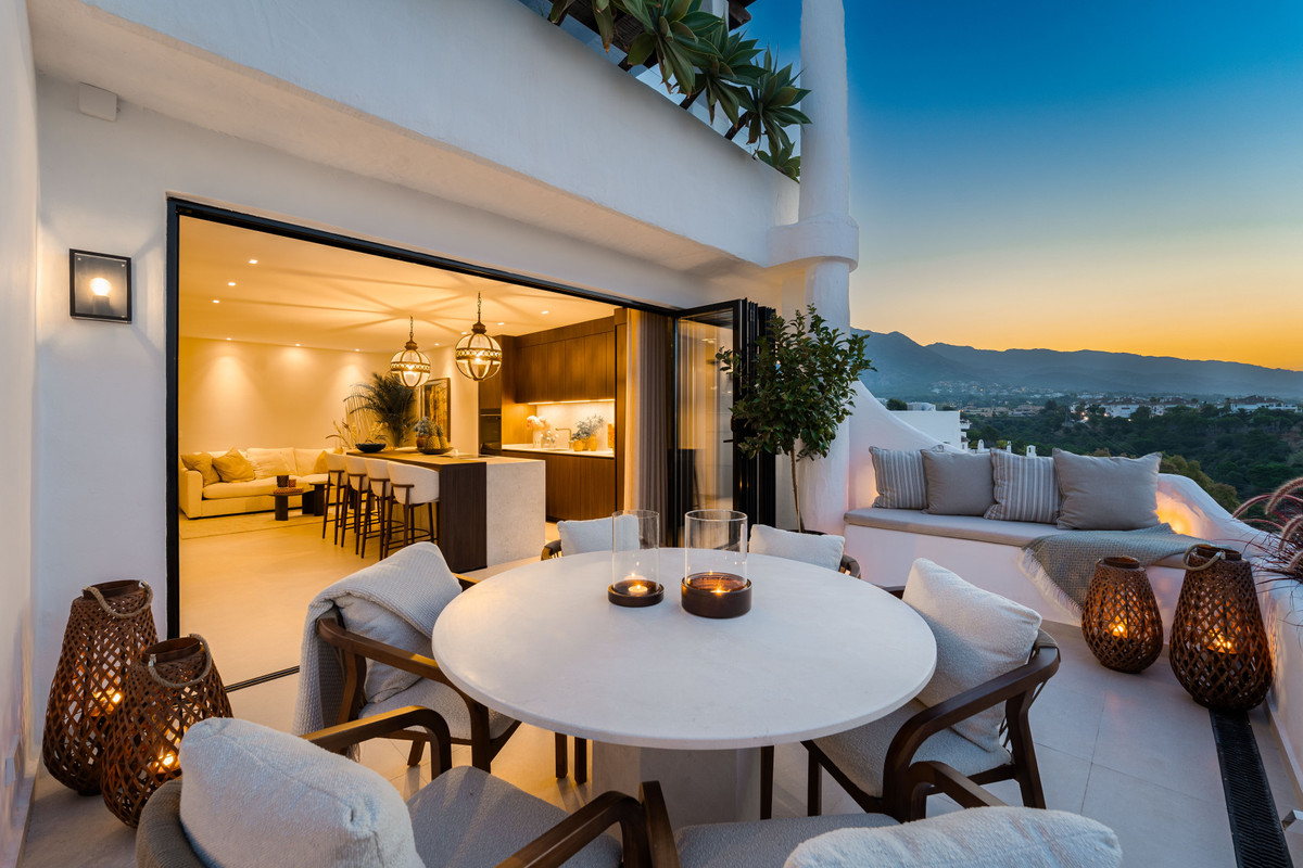 3 Bed Apartment for sale in The Golden Mile Costa Del Sol, Málaga, Spain