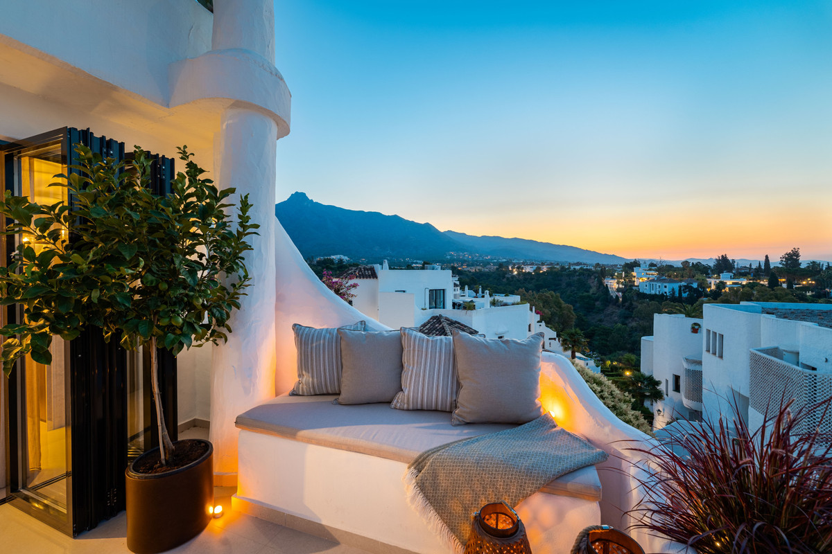 3 Bed Apartment for sale in The Golden Mile Costa Del Sol, Málaga, Spain