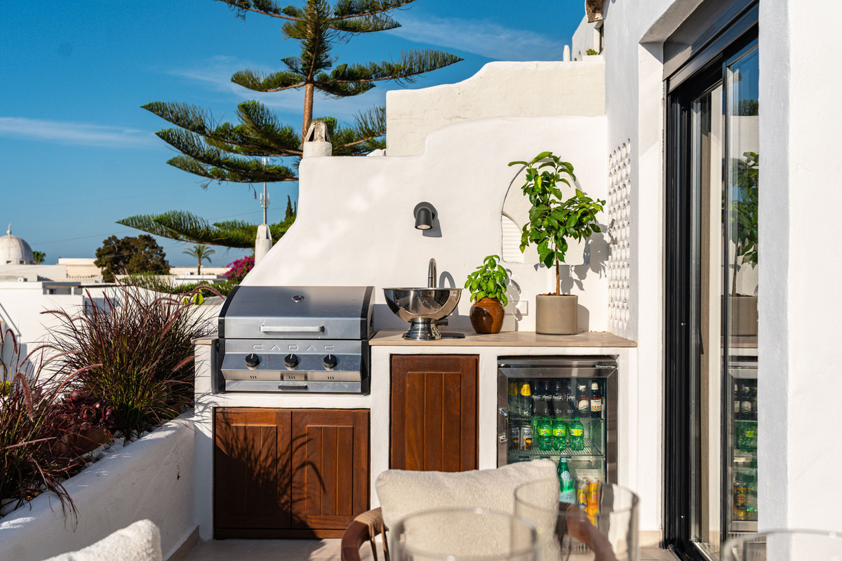3 Bed Apartment for sale in The Golden Mile Costa Del Sol, Málaga, Spain