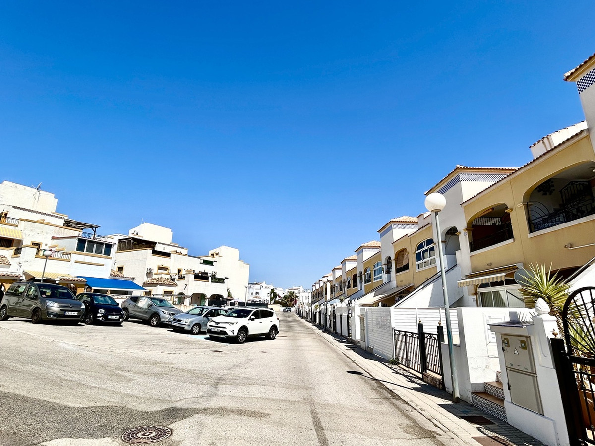 2 Bed Apartment for sale in Los Altos Costa Blanca, Alicante, Spain