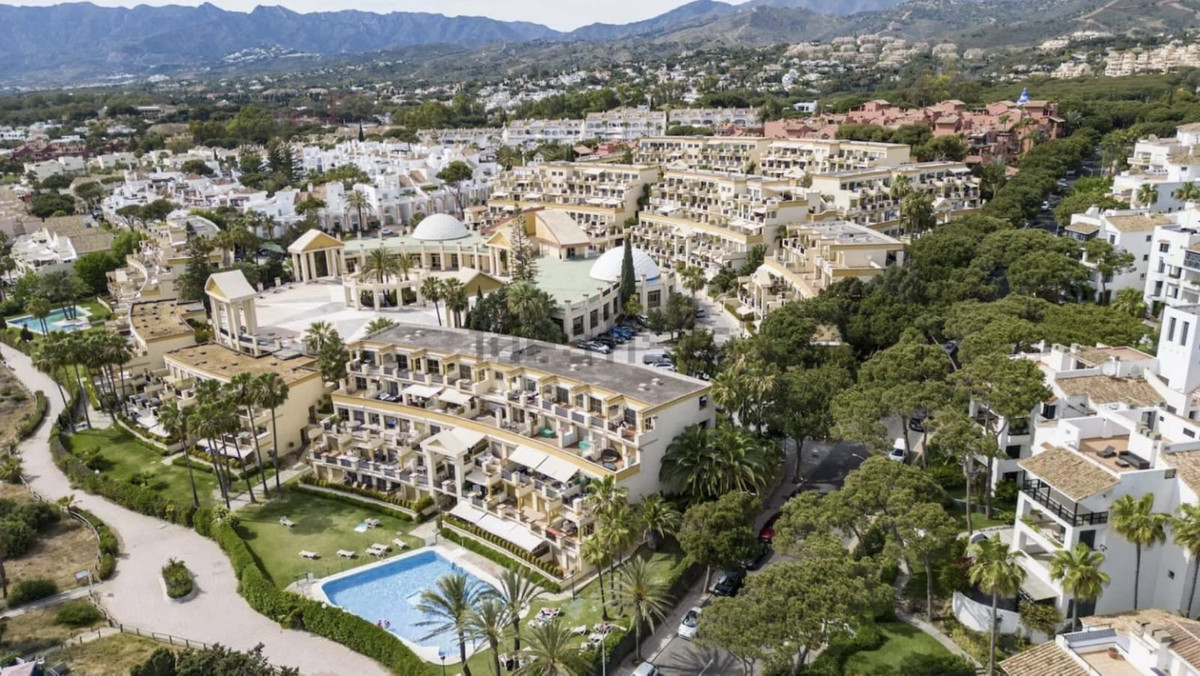 1 Bed Apartment for sale in Elviria Costa Del Sol, Málaga, Spain