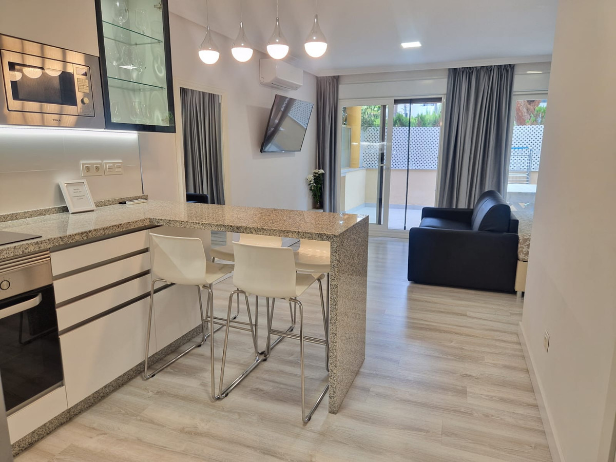1 Bed Apartment for sale in Elviria Costa Del Sol, Málaga, Spain