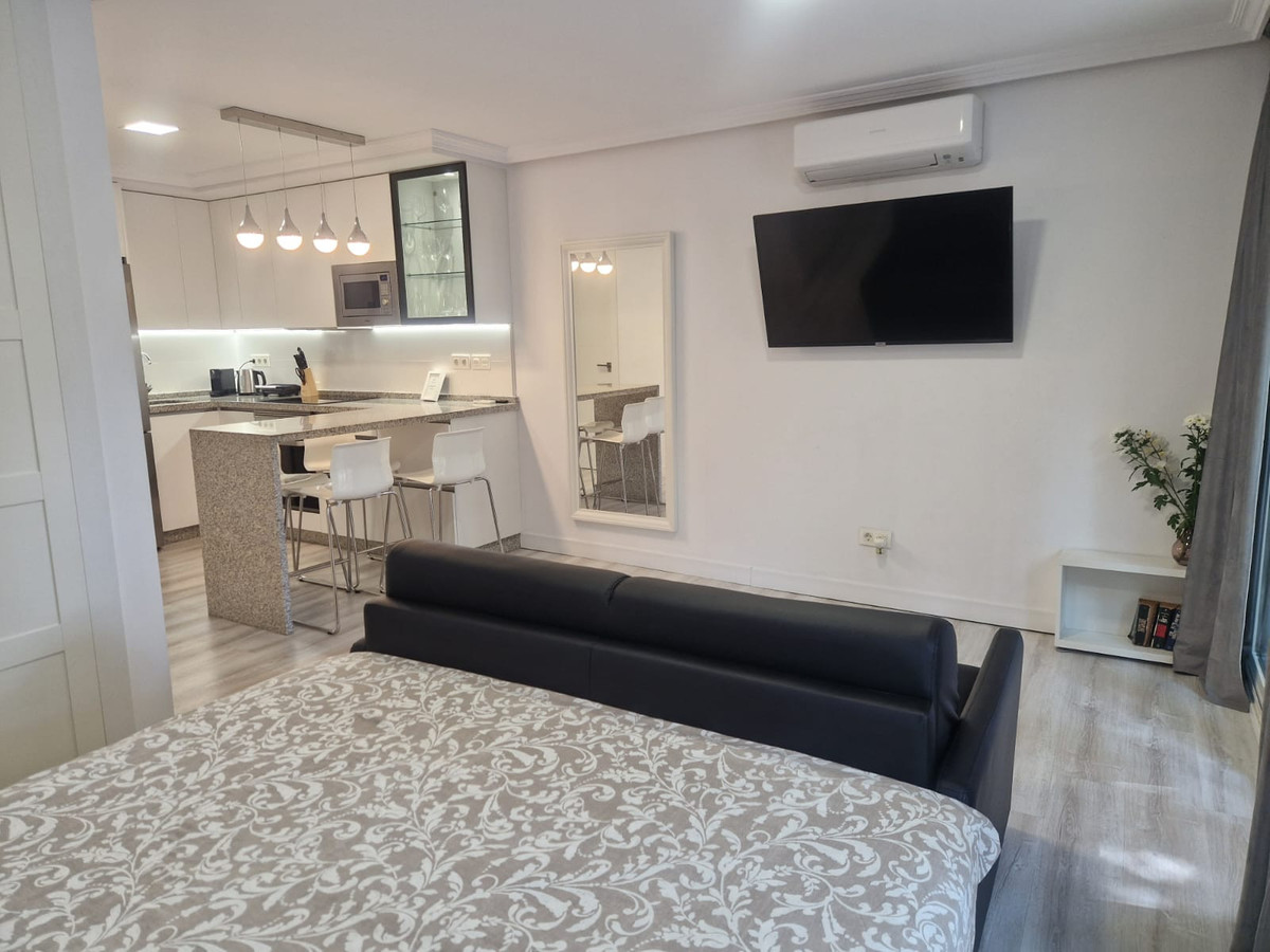 1 Bed Apartment for sale in Elviria Costa Del Sol, Málaga, Spain