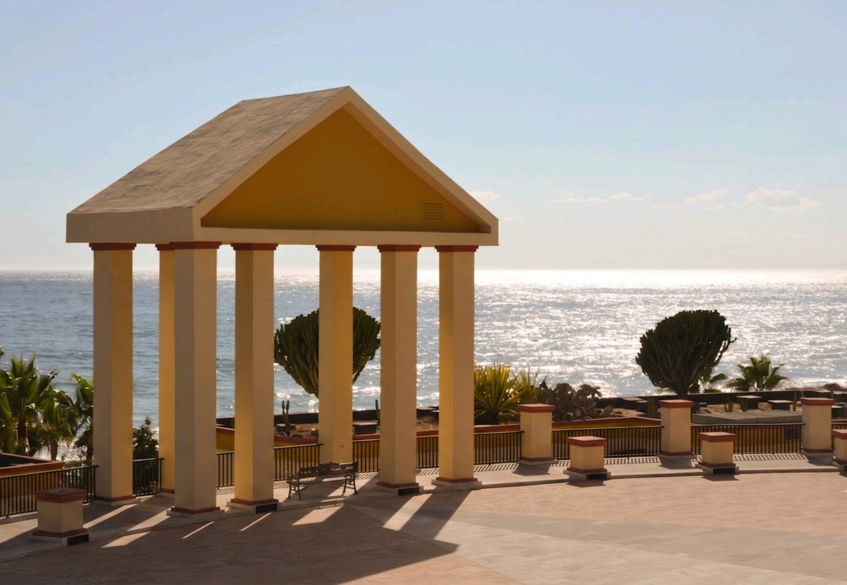 1 Bed Apartment for sale in Elviria Costa Del Sol, Málaga, Spain