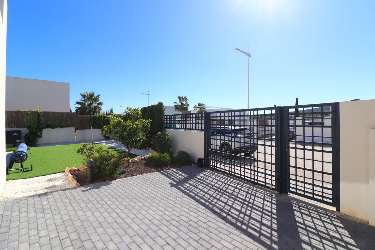 3 Bed Townhouse for sale in Algorfa Costa Blanca, Alicante, Spain