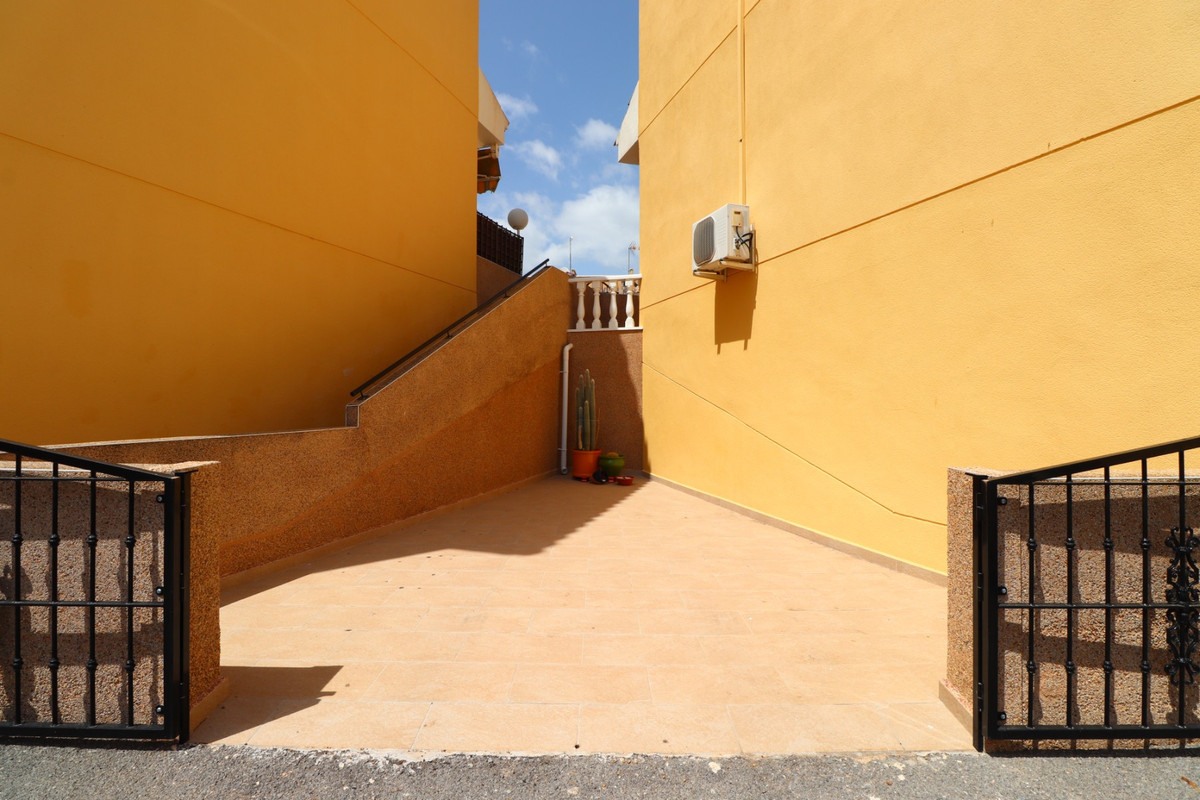 2 Bed Townhouse for sale in Montemar Costa Blanca, Alicante, Spain