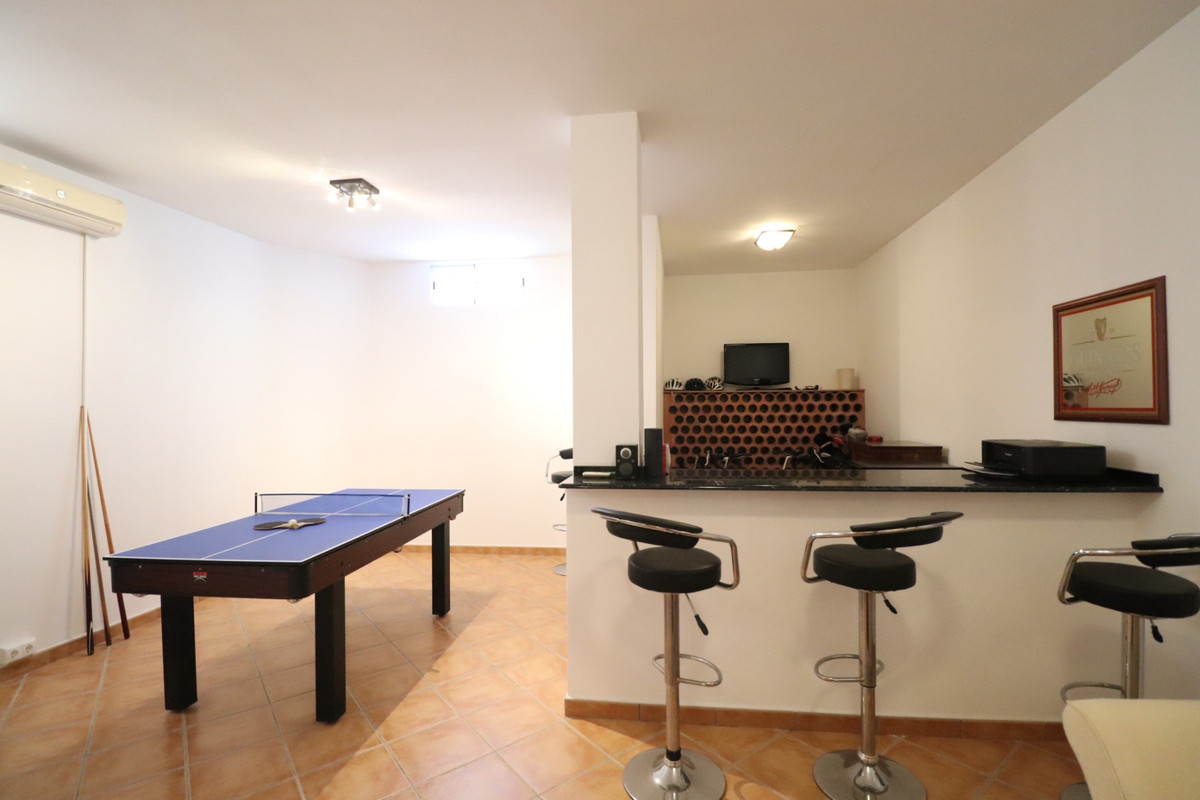 5 Bed Townhouse for sale in Lo Crispin Costa Blanca, Alicante, Spain