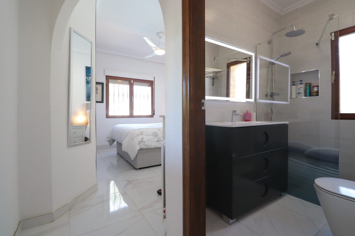 Se vende Villa - Chalet de 3 dormitorios en Costa Blanca, Alicante, España