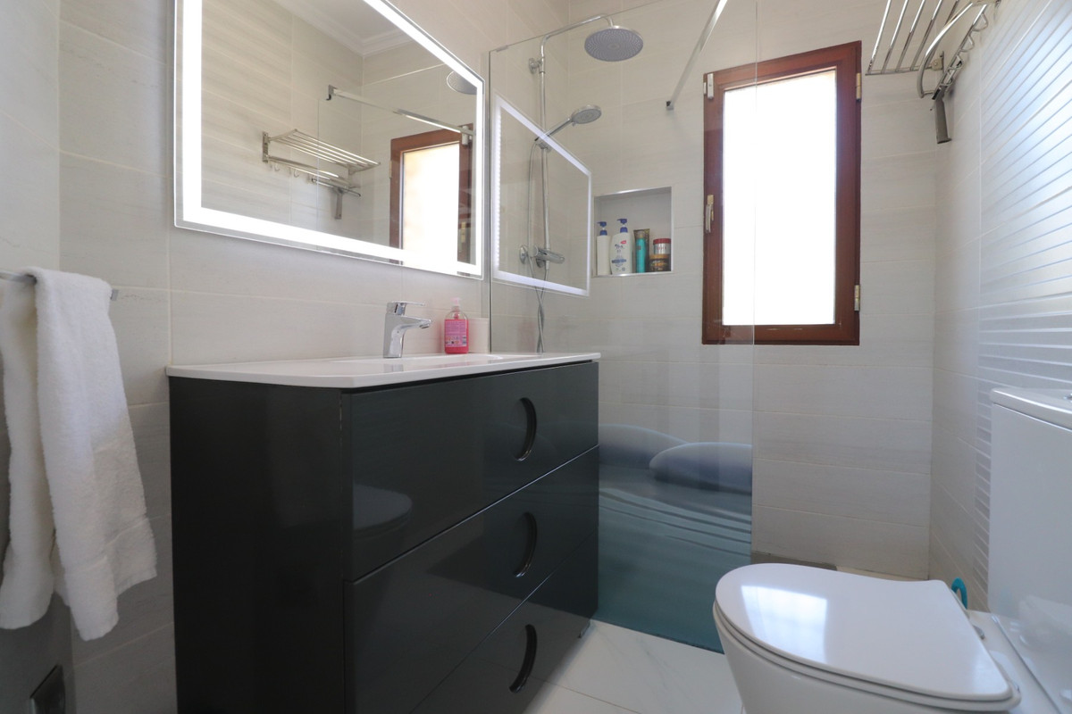 Se vende Villa - Chalet de 3 dormitorios en Costa Blanca, Alicante, España
