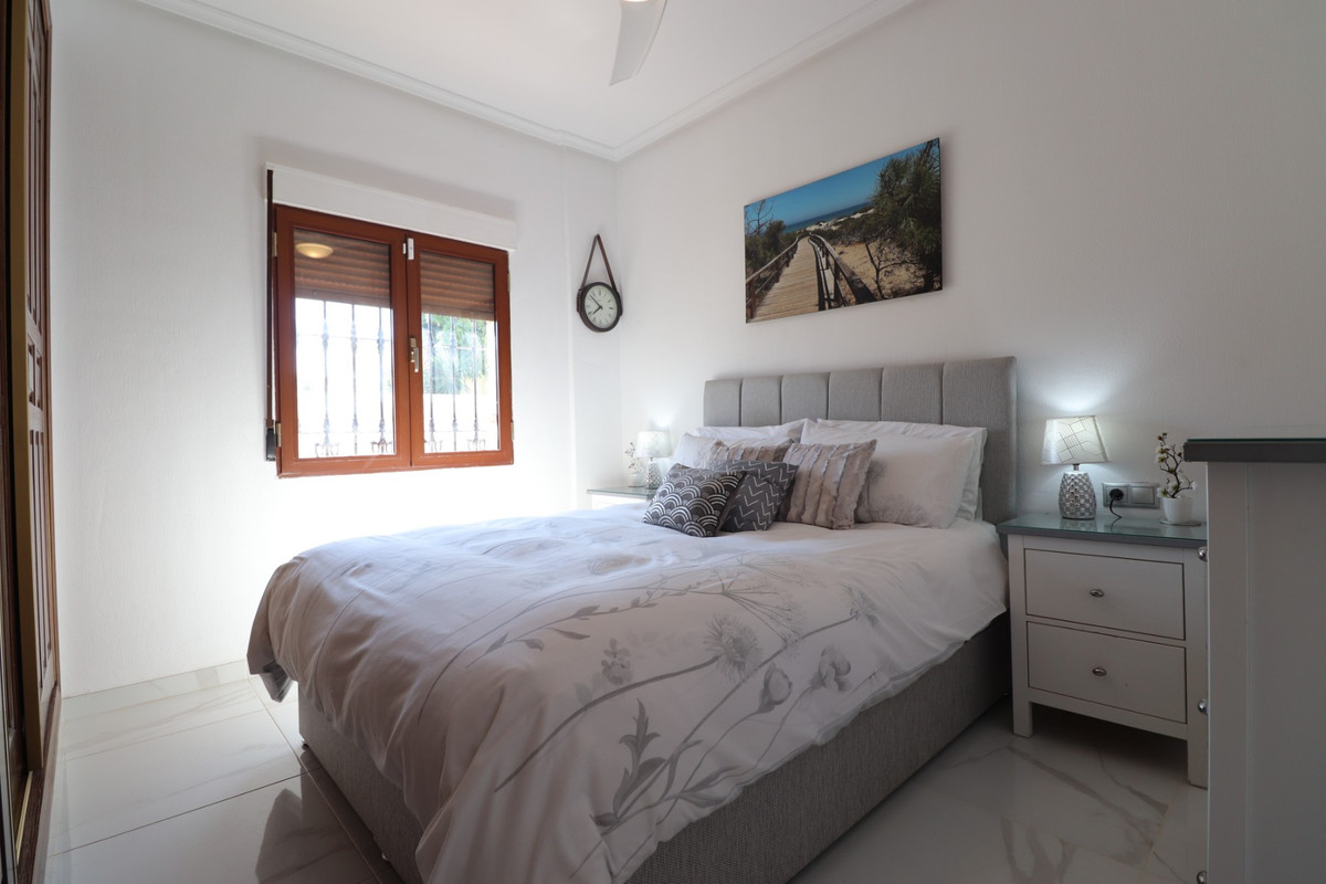 Se vende Villa - Chalet de 3 dormitorios en Costa Blanca, Alicante, España