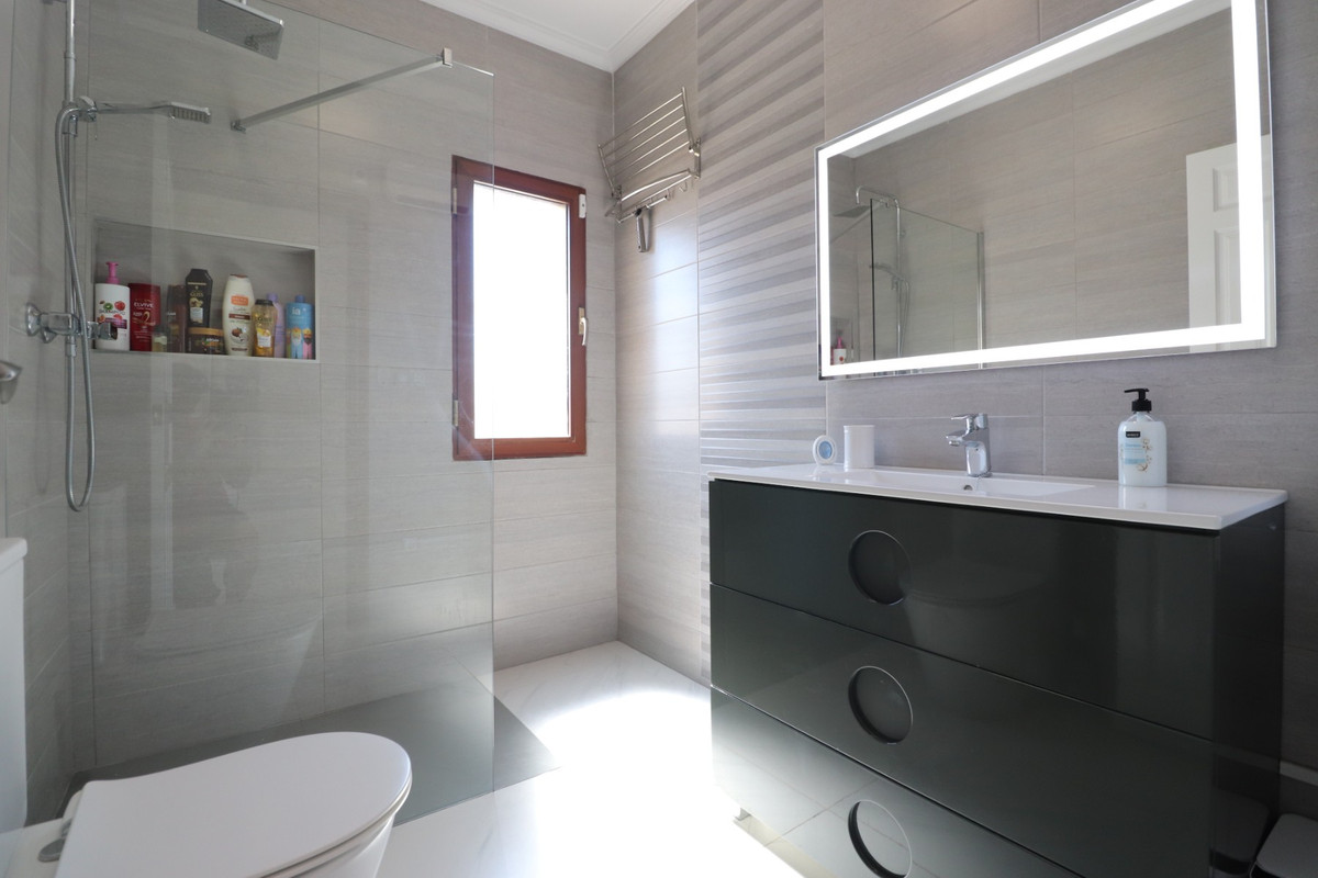 Se vende Villa - Chalet de 3 dormitorios en Costa Blanca, Alicante, España