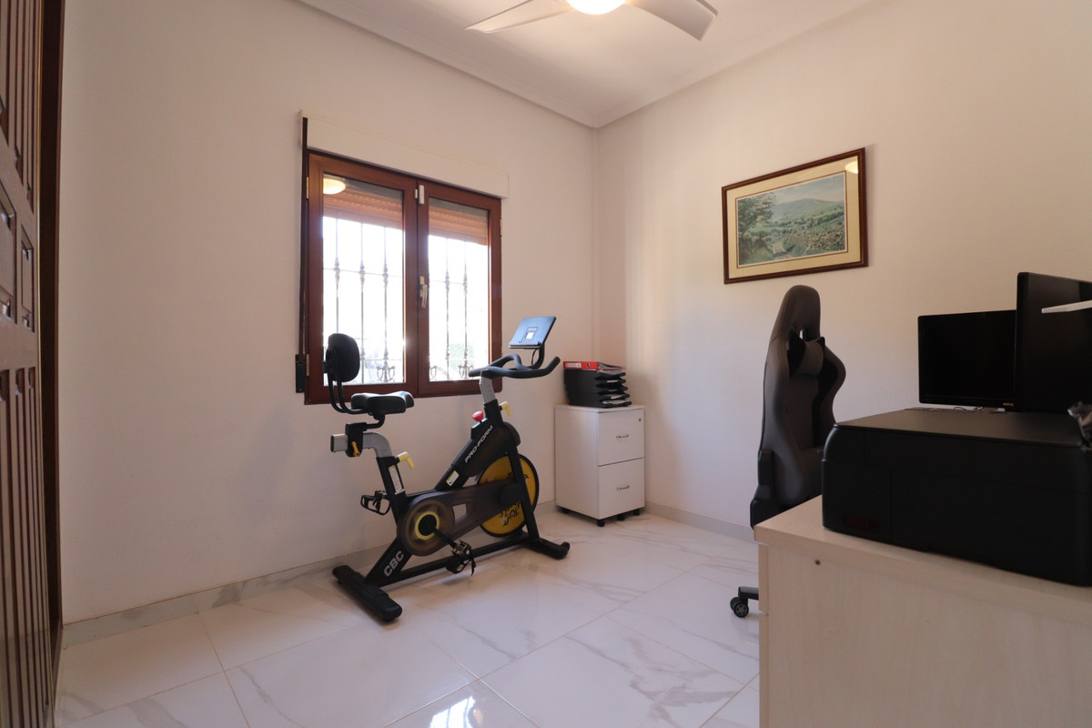 Se vende Villa - Chalet de 3 dormitorios en Costa Blanca, Alicante, España