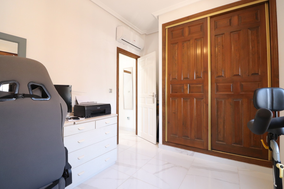 Se vende Villa - Chalet de 3 dormitorios en Costa Blanca, Alicante, España