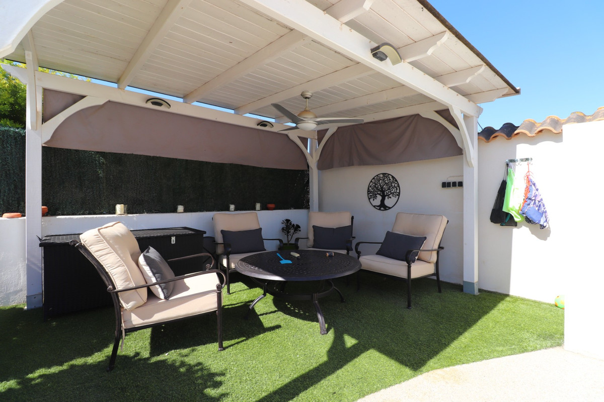 Se vende Villa - Chalet de 3 dormitorios en Costa Blanca, Alicante, España