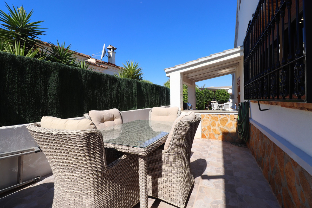 Se vende Villa - Chalet de 3 dormitorios en Costa Blanca, Alicante, España