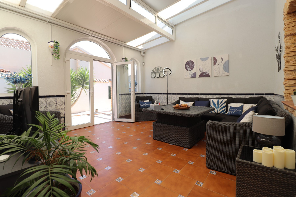 Se vende Villa - Chalet de 3 dormitorios en Costa Blanca, Alicante, España