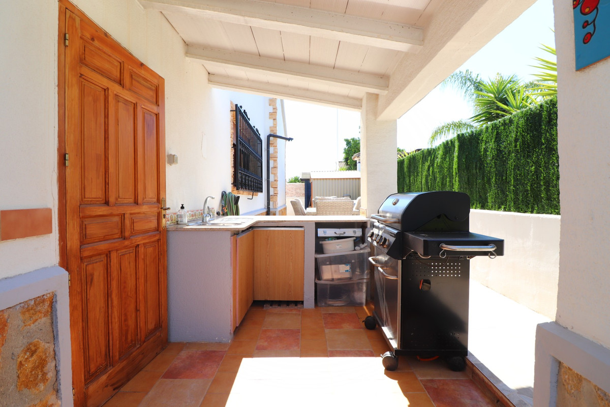 Se vende Villa - Chalet de 3 dormitorios en Costa Blanca, Alicante, España