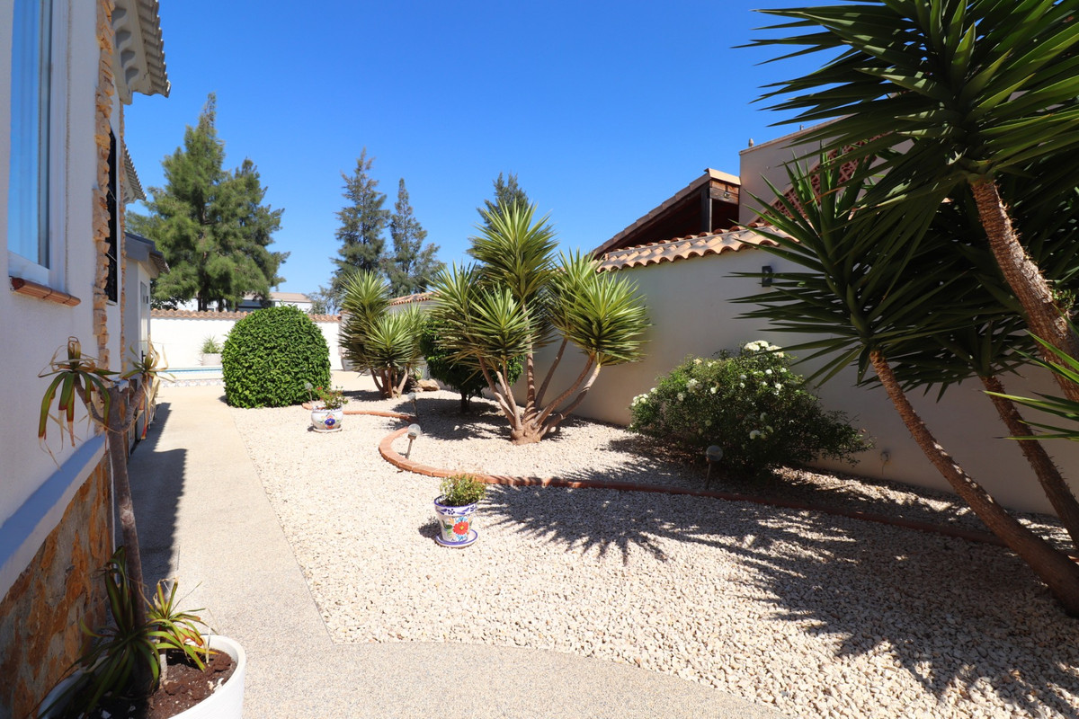 Se vende Villa - Chalet de 3 dormitorios en Costa Blanca, Alicante, España