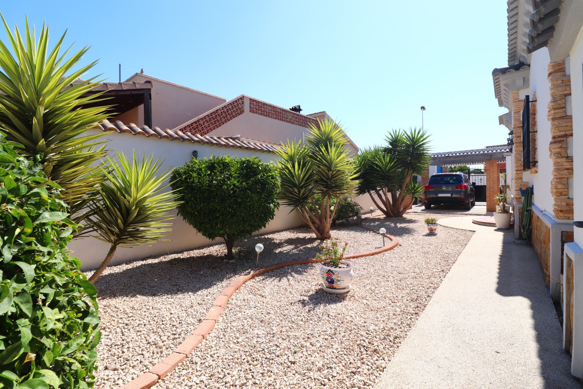 Se vende Villa - Chalet de 3 dormitorios en Costa Blanca, Alicante, España