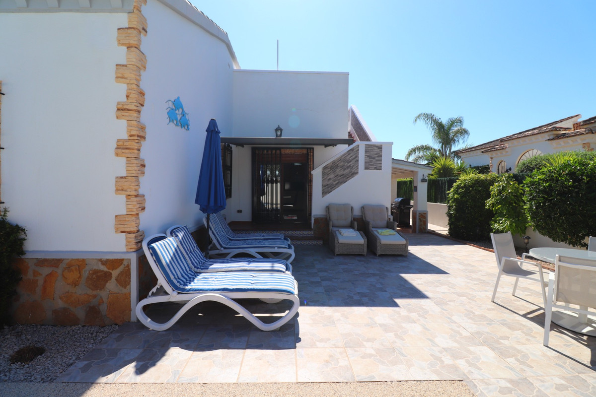 Se vende Villa - Chalet de 3 dormitorios en Costa Blanca, Alicante, España